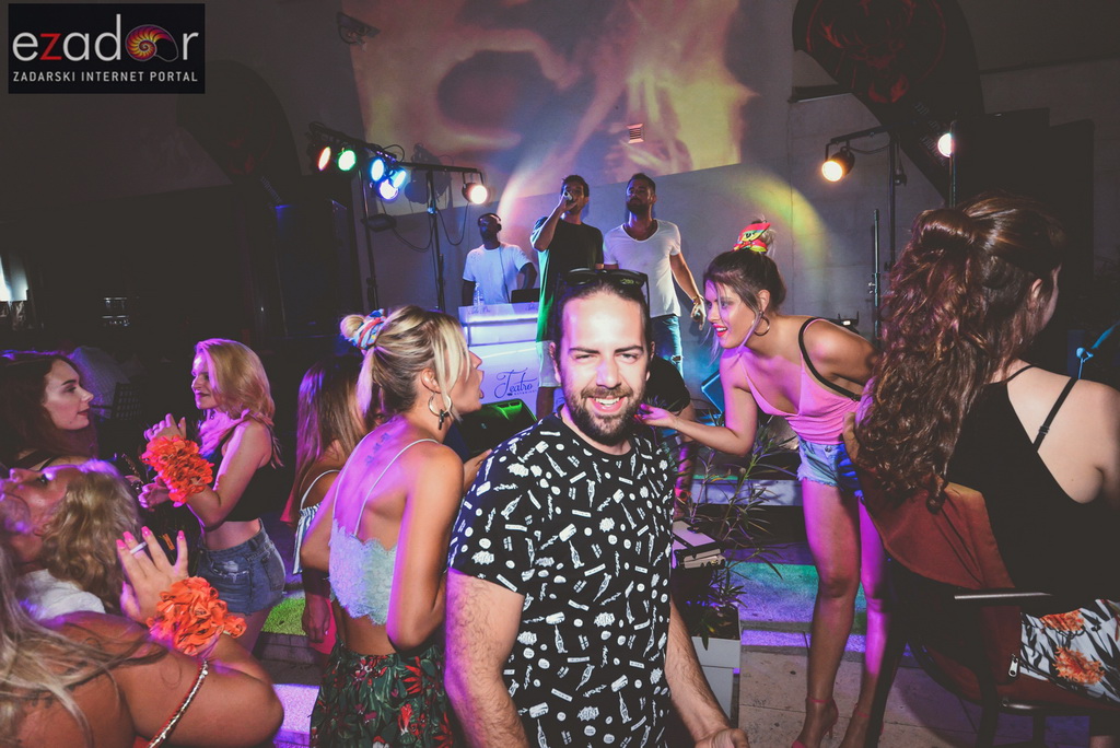 Connect @ Teatro bar & Zlatni kutić Connect @ Teatro bar & Zlatni kutić