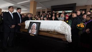 Skopje: Na posljednji počinak ispraćena Esma Redžepova Skopje: Na posljednji počinak ispraćena Esma Redžepova