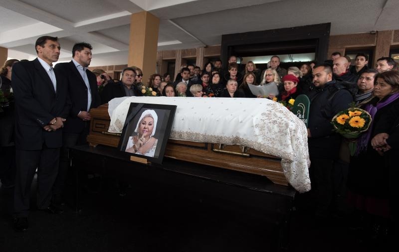 Skopje: Na posljednji počinak ispraćena Esma Redžepova Skopje: Na posljednji počinak ispraćena Esma Redžepova
