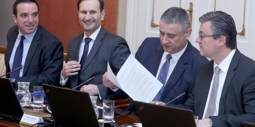 Vlada RH na 7. sjednici raspravljala o prijedlogu proracuna za 2016. godinu. Josip Buljevic , Miro Kovac , Tomislav Karamarko , Tihomir Oreskovic. Photo: Patrik Macek/PIXSELL Vlada RH na 7. sjednici raspravljala o prijedlogu proracuna za 2016. godinu. Josip Buljevic , Miro Kovac , Tomislav Karamarko , Tihomir Oreskovic. Photo: Patrik Macek/PIXSELL