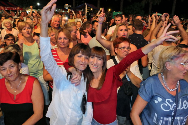 Jasmin Stavros na Viru