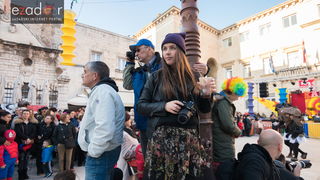 Zadarski karneval 2018: Povorka maškaranih skupina od Gradskih vrata preko Foruma do Narodnog trga Zadarski karneval 2018: Povorka maškaranih skupina od Gradskih vrata preko Foruma do Narodnog trga