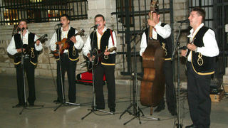 Pet Tambura na Narodnom trgu