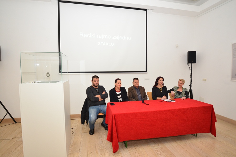 zadar; 9 ozujka 2016 – radionica recikliranja stakla – muzej antickog stakla zadar; 9 ozujka 2016 – radionica recikliranja stakla – muzej antickog stakla