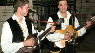 Pet Tambura na Narodnom trgu