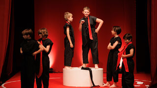 Igrajmo se: Zabranjeno mlađima od 15 strana A