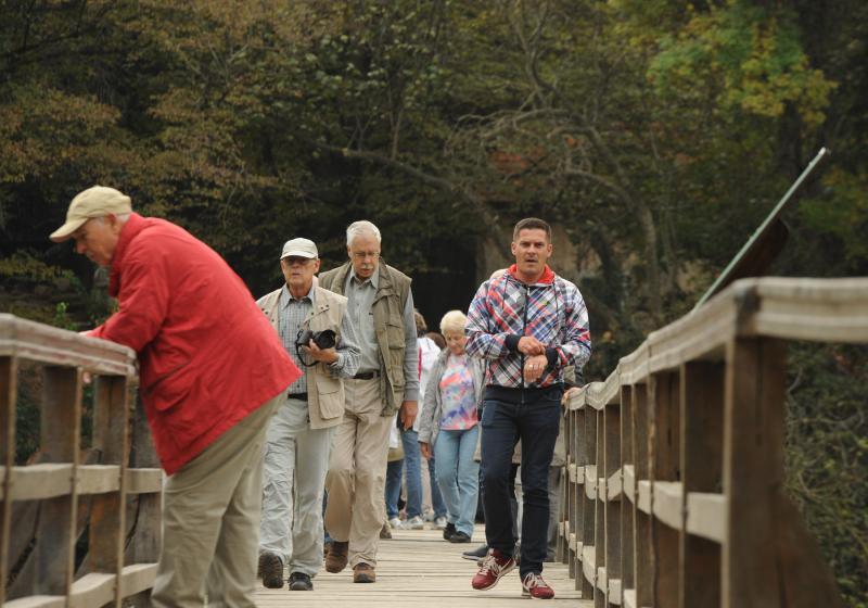 Jesenske boje i ljepote Nacionalnog parka Slapovi Krke oduševljavaju i dalje mnogobrojne turiste iz cijeloga svijeta. Photo: Hrvoje Jelavic/PIXSELL Jesenske boje i ljepote Nacionalnog parka Slapovi Krke oduševljavaju i dalje mnogobrojne turiste iz cijeloga svijeta. Photo: Hrvoje Jelavic/PIXSELL