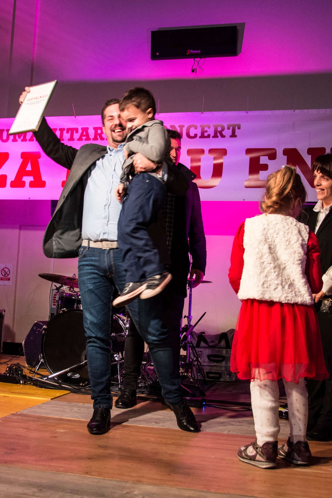 Humanitarni koncert “Za malu Enu” u Povljani Humanitarni koncert “Za malu Enu” u Povljani