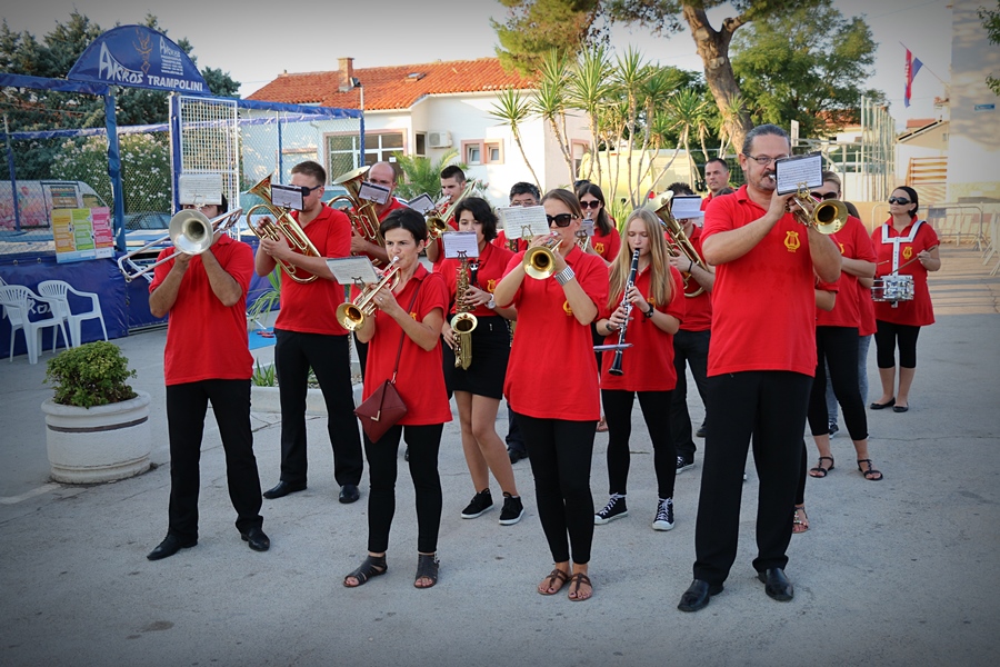 Dan Općine Vir proslavljen uz spektakularni koncert Prljavog Kazališta i vatromet Dan Općine Vir proslavljen uz spektakularni koncert Prljavog Kazališta i vatromet