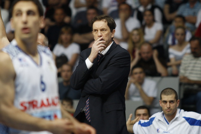 Zadar, 010610.
Dvorana Kresimir Cosic u Zadru. Druga finalna utakmica kosarkaskog prvenstva Hrvatske odigrana izmedju KK Zadar i KK Cibona.
Na slici: Trener Zadra Danijel Jusup.
Foto: Jure Miskovic / CROPIX Zadar, 010610.
Dvorana Kresimir Cosic u Zadru. Druga finalna utakmica kosarkaskog prvenstva Hrvatske odigrana izmedju KK Zadar i KK Cibona.
Na slici: Trener Zadra Danijel Jusup.
Foto: Jure Miskovic / CROPIX