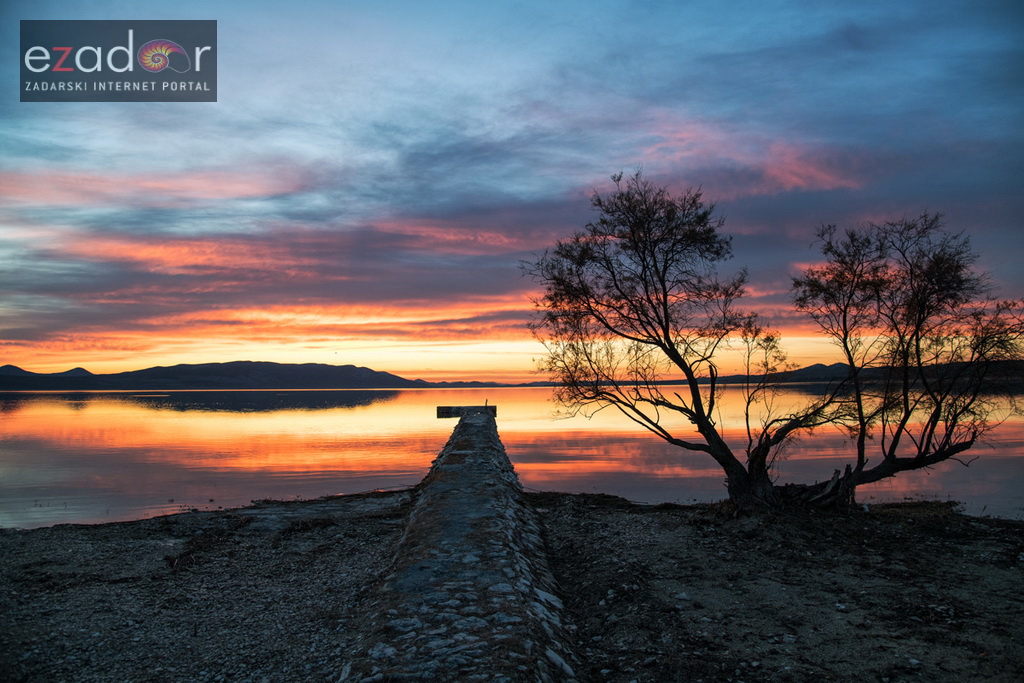 Zlatna nedjeljna zora na Vranskom jezeru