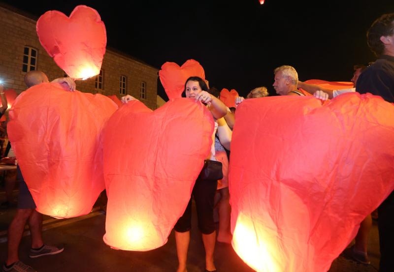 Vodice: Puštanjem lampiona obilježena 10. obljetnica Kornatske tragedije Vodice: Puštanjem lampiona obilježena 10. obljetnica Kornatske tragedije