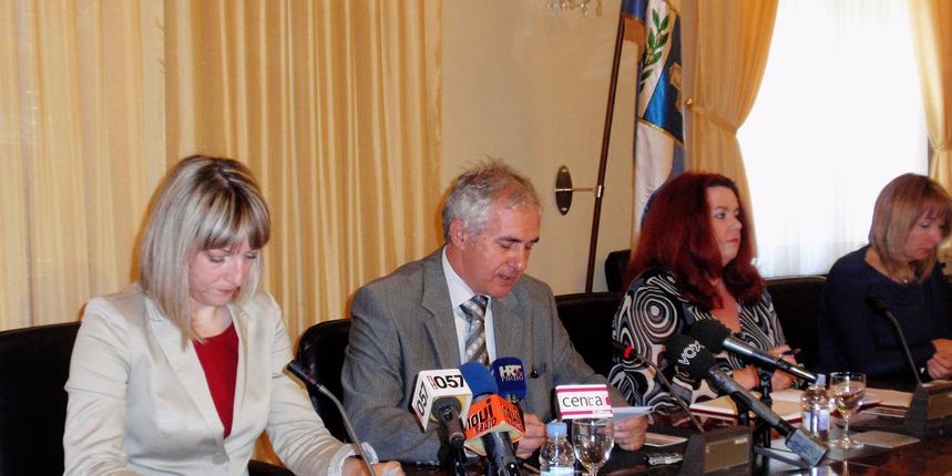 OLYMPUS DIGITAL CAMERA OLYMPUS DIGITAL CAMERA