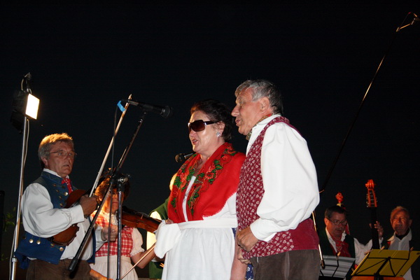 Vecer folklora: KUD Nevijana i ansambl Horenak u Nevidjenima Vecer folklora: KUD Nevijana i ansambl Horenak u Nevidjenima