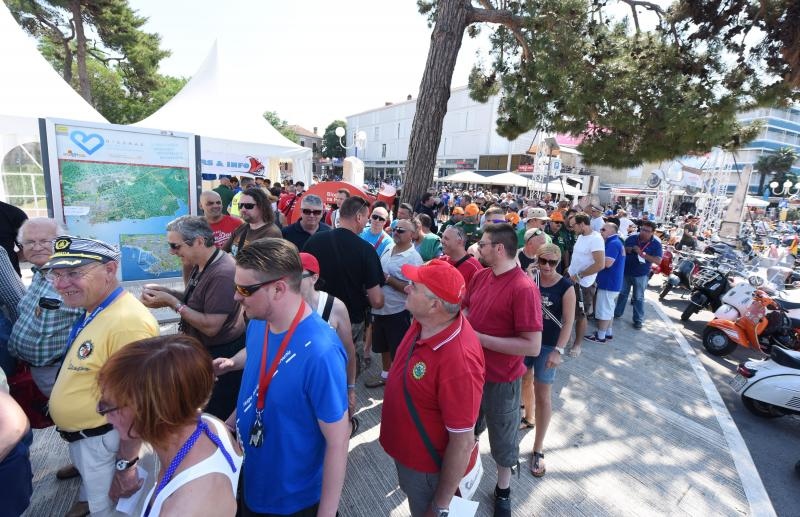 U Biogradu na moru zapoceo je Vespa World Days 2015 koji traje od 11-14. lipnja. Ocekuje se dolazak 5000 vozaca iz 32 zemlje. Photo: Hrvoje Jelavic/PIXSELL U Biogradu na moru zapoceo je Vespa World Days 2015 koji traje od 11-14. lipnja. Ocekuje se dolazak 5000 vozaca iz 32 zemlje. Photo: Hrvoje Jelavic/PIXSELL