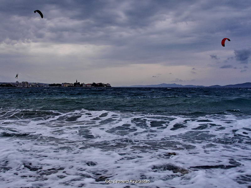 Kiteri i surferi uživali u jakom jugu