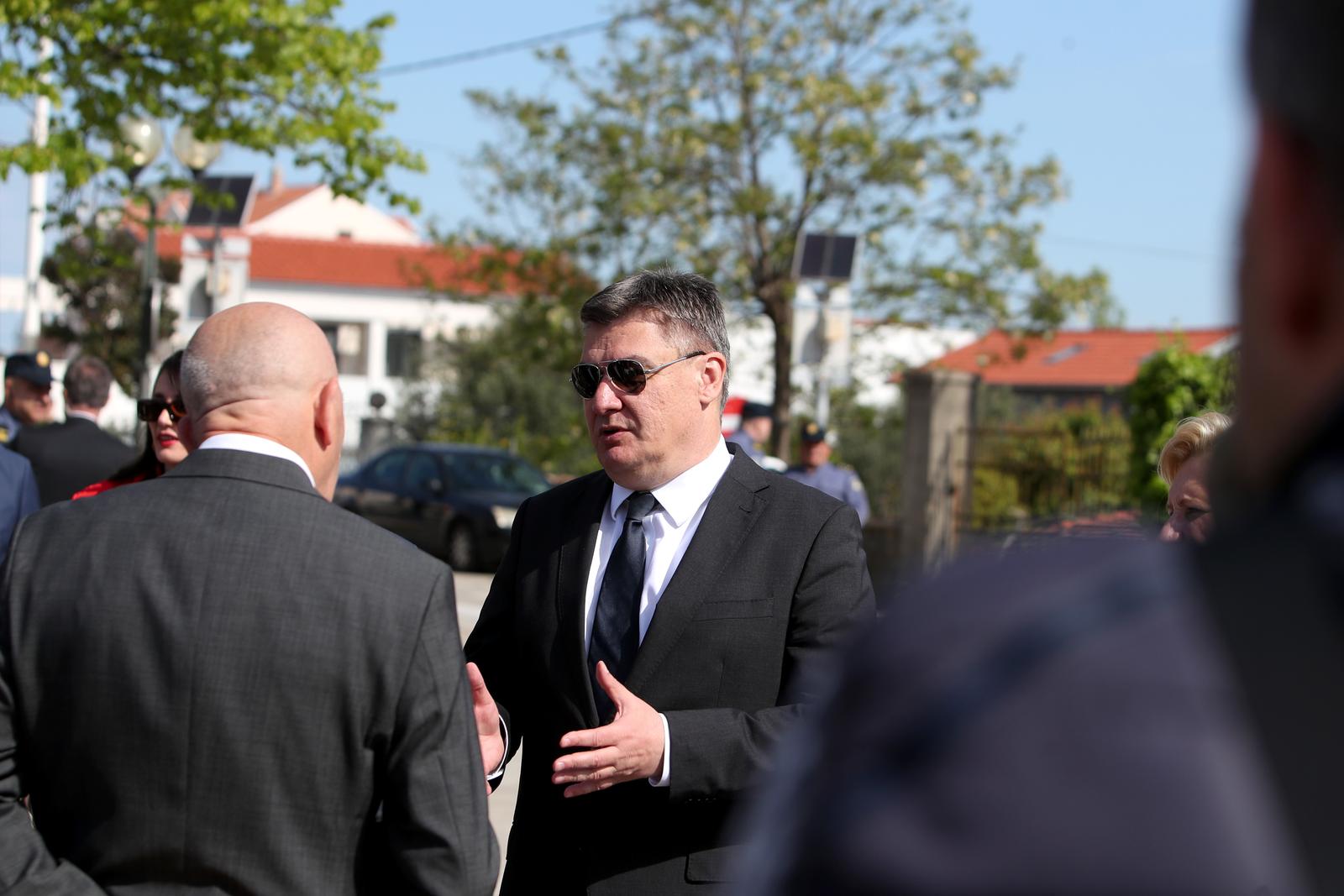 Predsjednik Zoran Milanović i albanski predsjednik Bajram Begaj posjetili crkvu Gospe Loretske u Arbanasima Predsjednik Zoran Milanović i albanski predsjednik Bajram Begaj posjetili crkvu Gospe Loretske u Arbanasima