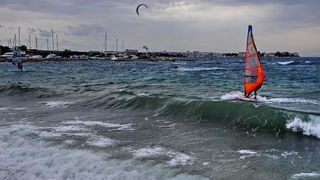 Kiteri i surferi uživali u jakom jugu