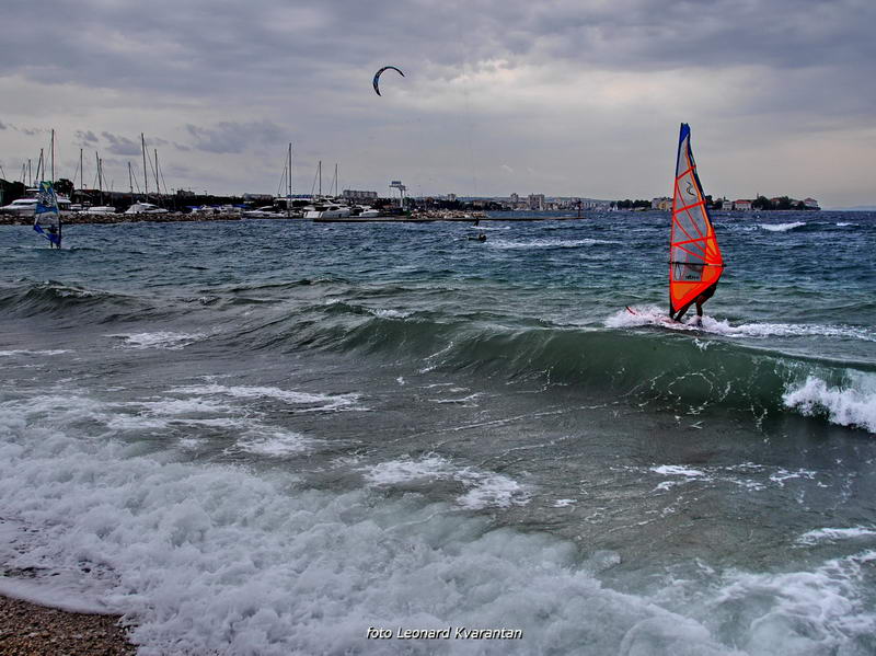 Kiteri i surferi uživali u jakom jugu