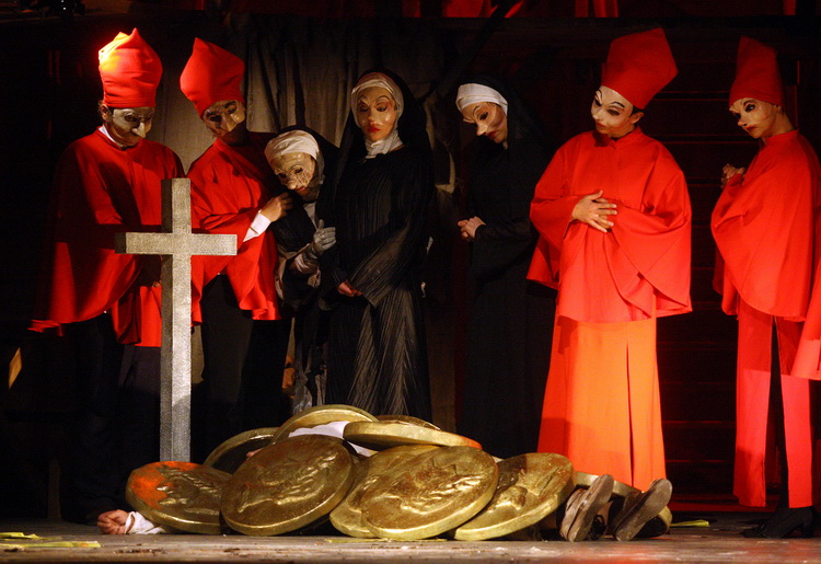 Zadar, 181010.Kazalista lutaka Zadar u crkvi Sv. Dominika, veceras je premijerno izvelo predstava Michelangelo Buonarroti nastala prema drami Miroslava Krleze. Reziju i prilagodbu teksta potpisuje Drazen Ferencina, Michelangela igra Zlatko Kosta, a lik p Zadar, 181010.Kazalista lutaka Zadar u crkvi Sv. Dominika, veceras je premijerno izvelo predstava Michelangelo Buonarroti nastala prema drami Miroslava Krleze. Reziju i prilagodbu teksta potpisuje Drazen Ferencina, Michelangela igra Zlatko Kosta, a lik p