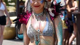 Posljednji dan Love International Festivala u Tisnom privukao je veliki broj mladih iz cijele Europe, a najviče iz Velike Britanije. Photo: Hrvoje Jelavić/PIXSELL Posljednji dan Love International Festivala u Tisnom privukao je veliki broj mladih iz cijele Europe, a najviče iz Velike Britanije. Photo: Hrvoje Jelavić/PIXSELL