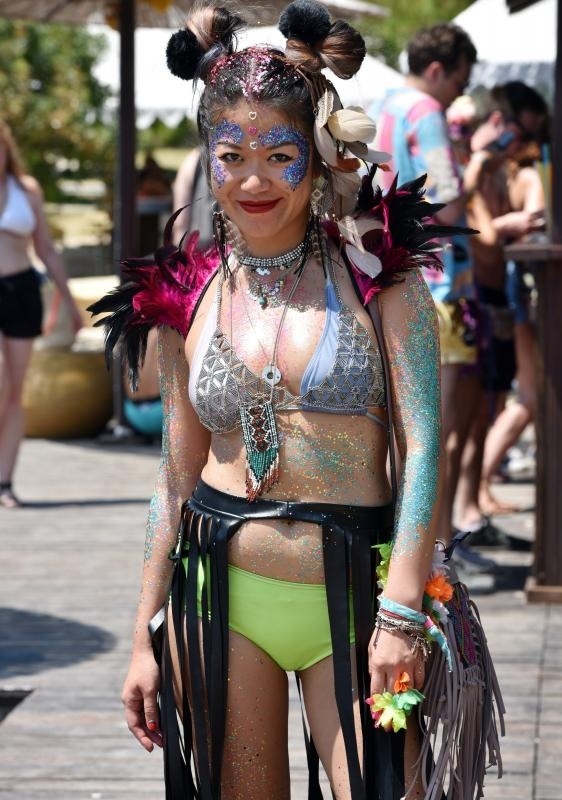 Posljednji dan Love International Festivala u Tisnom privukao je veliki broj mladih iz cijele Europe, a najviče iz Velike Britanije. Photo: Hrvoje Jelavić/PIXSELL Posljednji dan Love International Festivala u Tisnom privukao je veliki broj mladih iz cijele Europe, a najviče iz Velike Britanije. Photo: Hrvoje Jelavić/PIXSELL