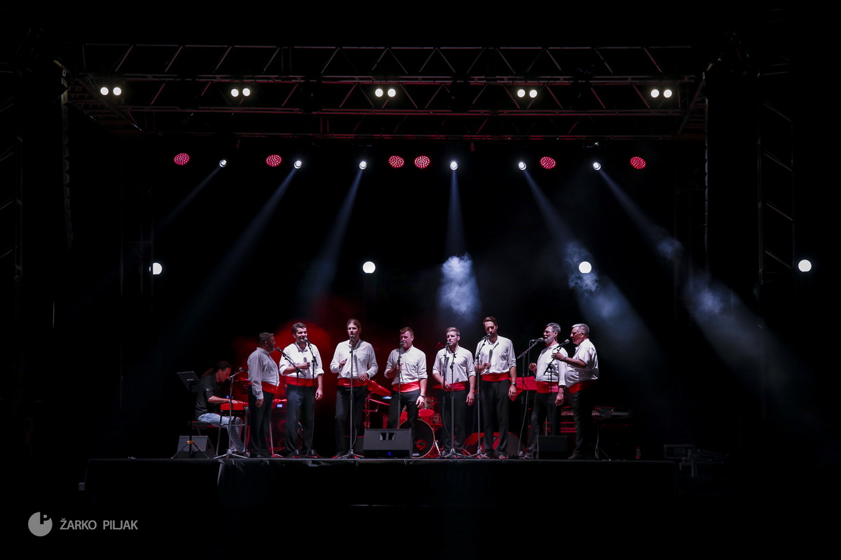 Zorica Kondža i klapa Cambi @ bazen Ilirije u Biogradu