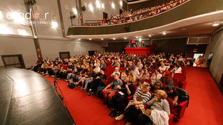 Premijera predstave “Laštik” Kazališne udruge Igrajmo se @ HNK Zadar publika hnk zadar ilustracija