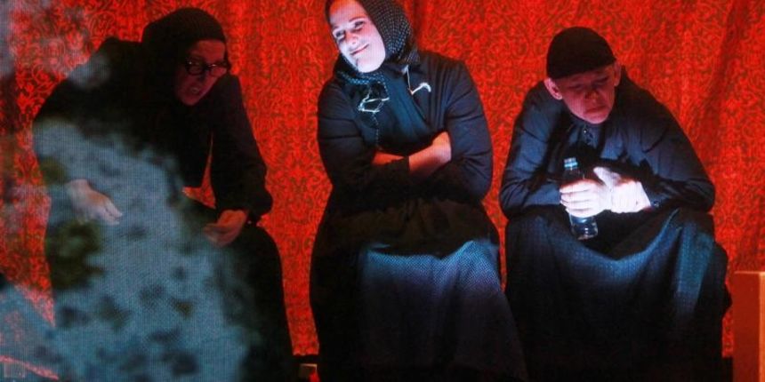 Koprivnica – Pucko otvoreno uciliste Koprivnica ove se godine ukljucilo u manifestaciju Europska Noc kazalista dovodjenjem clanova Kazalista Moruzgva, koji su izveli predstavu Harem. Predstava je sastavljena od nekoliko povezanih prica, a glume Nela Kocsi