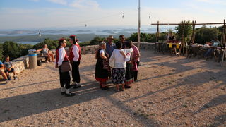 Na vidikovcu Kamenjak održan 5. Sajam lokalnih proizvoda ”Luka i igara” Na vidikovcu Kamenjak održan 5. Sajam lokalnih proizvoda ”Luka i igara”