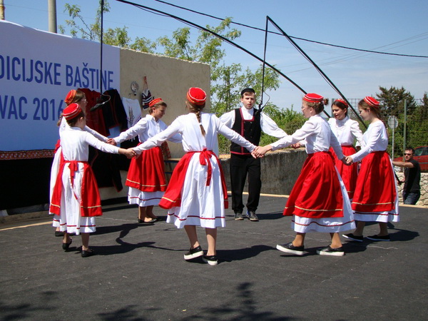 Galovac: Smotra  tradicijske baštine osnovnih i srednjih škola Zadarske županije. Foto: Marko Mane Ledenko
