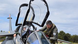 Tri francuska vojna aviona Dassault Alphajet u posjeti bazi Zemunik