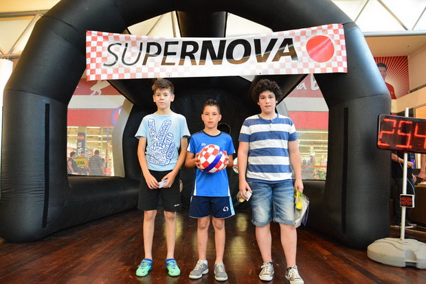 Supernova: Nogometno ludilo i izvlačenje dobitnika automobila Audi A1 Supernova: Nogometno ludilo i izvlačenje dobitnika automobila Audi A1