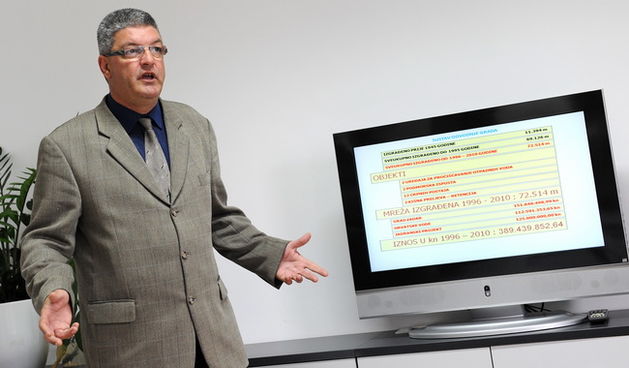 Zadar, 220310. Povodom svjetskog dana voda Odvodnja d.o.o. Zadar omogucila je gradjanima posjet uredjajima za prociscivanje otpadnih voda, a direktor Odvodnje Grga Peronja odrzao je kratku prezentaciju za medije.  Foto : Andrija Lucic / CROPIX