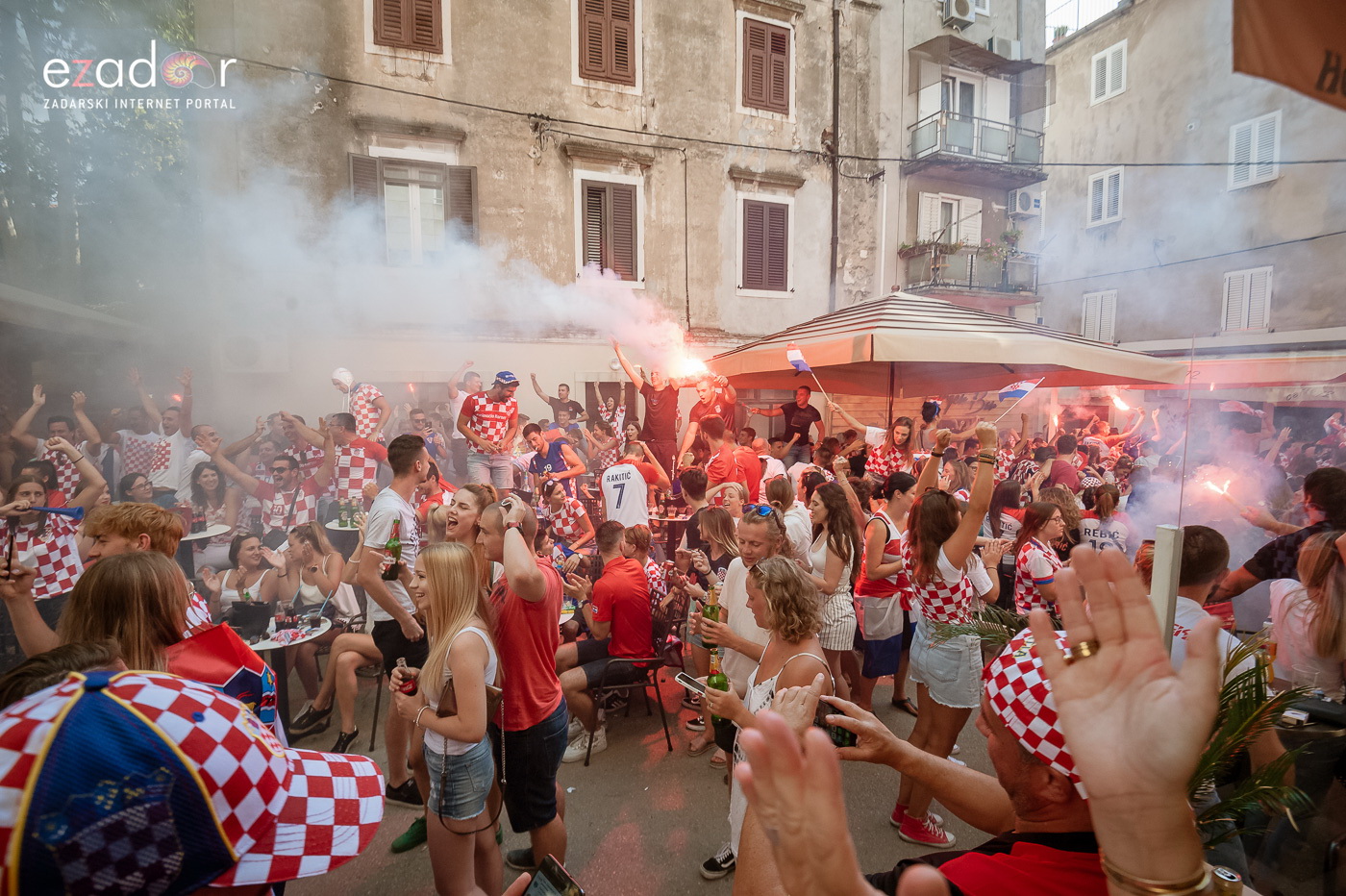 Navijačko ludilo u Zadru za vrijeme i nakon finala Svjetskog prvenstva Navijačko ludilo u Zadru za vrijeme i nakon finala Svjetskog prvenstva
