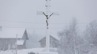 Đir snijegom prekrivenim Gračacom, 25. siječnja 2021. Đir snijegom prekrivenim Gračacom, 25. siječnja 2021.