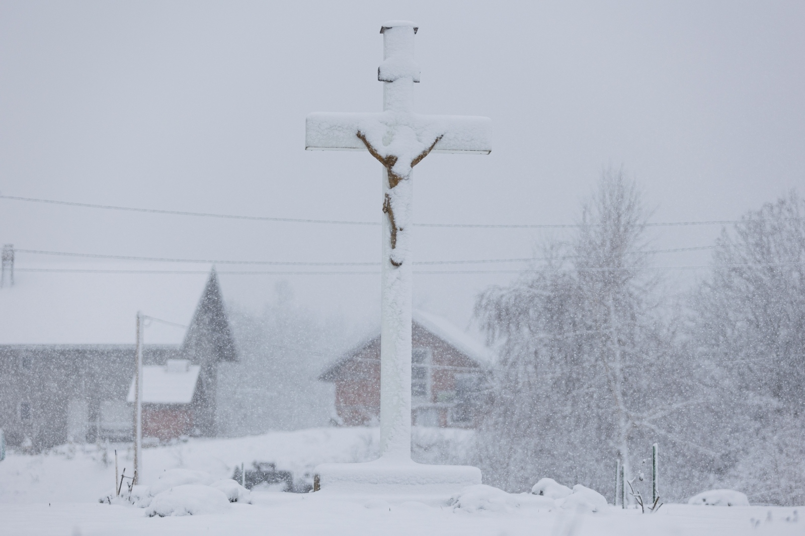 Đir snijegom prekrivenim Gračacom, 25. siječnja 2021. Đir snijegom prekrivenim Gračacom, 25. siječnja 2021.