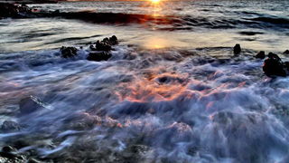 Punta Skala: Sunce tone u beskraj valova