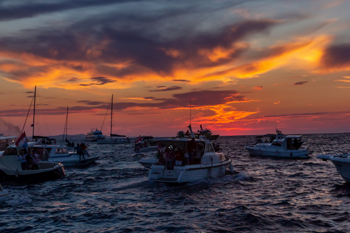 Veličanstven doček četvorice zadarskih Vatrenih od Gradskog mosta do Foruma