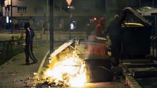 Maribor (Slovenija), 031212.
Prosvjed gradjana Maribora protiv trenutacnog gradonacelnika Franca Kanglera, osumnjicenog za umjesanost u korupciju. Prosvjed je zapoceo okupljanjem nekoliko tisuca ljudi na Trgu Slobode, a zatim se preselio ispred zgrade opc Maribor (Slovenija), 031212.
Prosvjed gradjana Maribora protiv trenutacnog gradonacelnika Franca Kanglera, osumnjicenog za umjesanost u korupciju. Prosvjed je zapoceo okupljanjem nekoliko tisuca ljudi na Trgu Slobode, a zatim se preselio ispred zgrade opc