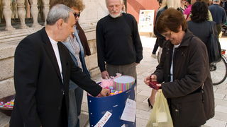 Prodaja oslikanih uskrsnih pisanica