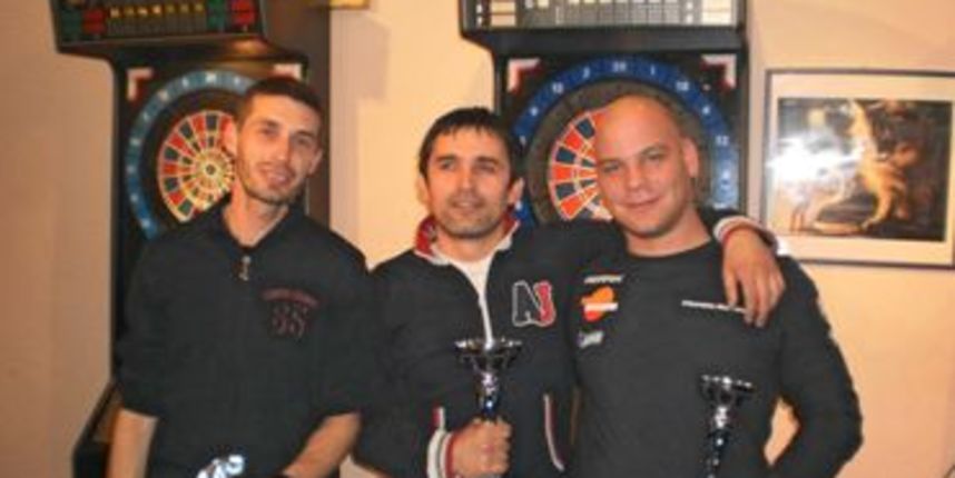 Pobjednički trojac (s lijeva): Dalibor Čanković – Cico (3.mj), Ivan Zubčić-Zube (1.mjesto), Roko Sturnela-Roki (2.mjesto) Pobjednički trojac (s lijeva): Dalibor Čanković – Cico (3.mj), Ivan Zubčić-Zube (1.mjesto), Roko Sturnela-Roki (2.mjesto)