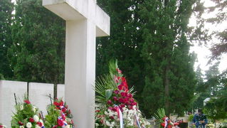 Gradsko groblje: Sudionici 15. SSNIDOR-a polazu vijence