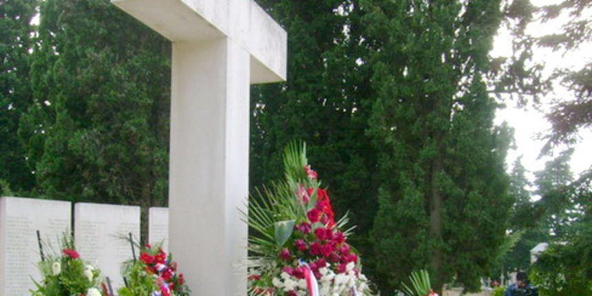 Gradsko groblje: Sudionici 15. SSNIDOR-a polazu vijence Gradsko groblje: Sudionici 15. SSNIDOR-a polazu vijence