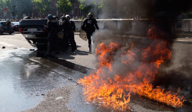 Kaos u Parizu zbog ustanka taksista,foto-gizmodo.com