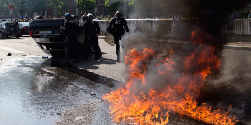 Kaos u Parizu zbog ustanka taksista,foto-gizmodo.com Kaos u Parizu zbog ustanka taksista,foto-gizmodo.com