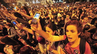 Skopje, 061011.
Fanovi megazvijezde Tose Proeskog i dalje obiljezavaju 5 listopad, dan kada je odrzao svoj posljednji koncert u Skopju.Tim se povodom na trgu ‘Makedonija’ u Skopju odrzala tradicionalna manifestacija ‘Zvjezdano nebo za Tosu’ koja je tra Skopje, 061011.
Fanovi megazvijezde Tose Proeskog i dalje obiljezavaju 5 listopad, dan kada je odrzao svoj posljednji koncert u Skopju.Tim se povodom na trgu ‘Makedonija’ u Skopju odrzala tradicionalna manifestacija ‘Zvjezdano nebo za Tosu’ koja je tra