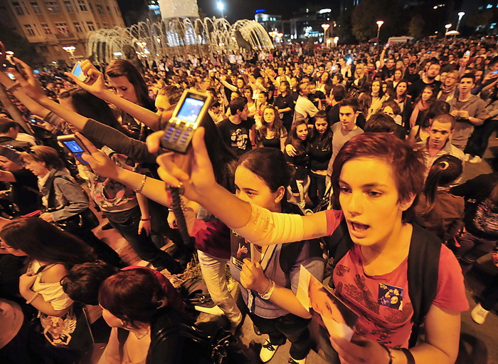 Skopje, 061011.
Fanovi megazvijezde Tose Proeskog i dalje obiljezavaju 5 listopad, dan kada je odrzao svoj posljednji koncert u Skopju.Tim se povodom na trgu ‘Makedonija’ u Skopju odrzala tradicionalna manifestacija ‘Zvjezdano nebo za Tosu’ koja je tra Skopje, 061011.
Fanovi megazvijezde Tose Proeskog i dalje obiljezavaju 5 listopad, dan kada je odrzao svoj posljednji koncert u Skopju.Tim se povodom na trgu ‘Makedonija’ u Skopju odrzala tradicionalna manifestacija ‘Zvjezdano nebo za Tosu’ koja je tra