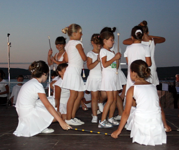 Vecer folklora: KUD Nevijana i ansambl Horenak u Nevidjenima Vecer folklora: KUD Nevijana i ansambl Horenak u Nevidjenima