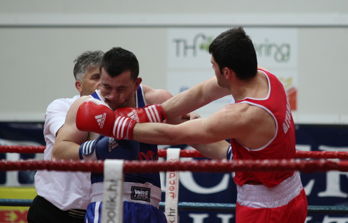 Zadar, 200413.
Dvorana Kresimira Cosica.
Prvenstvo Hrvatske u boksu.
Na fotografiji: Filip Hrgovic (Leonardo, crveni) i Jure Majic (Dijabolik, plavi).
Foto: Jure Miskovic / CROPIX Zadar, 200413.
Dvorana Kresimira Cosica.
Prvenstvo Hrvatske u boksu.
Na fotografiji: Filip Hrgovic (Leonardo, crveni) i Jure Majic (Dijabolik, plavi).
Foto: Jure Miskovic / CROPIX